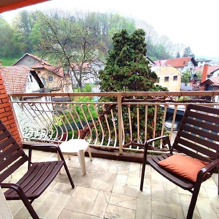 טוזלה Rooms & Apartment Gh Pasha חדר תמונה