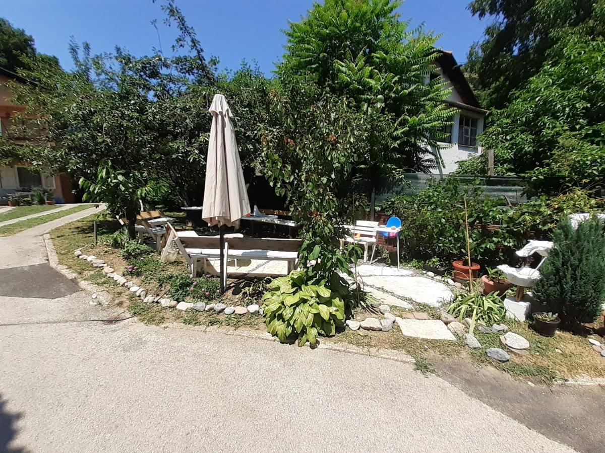 טוזלה Rooms & Apartment Gh Pasha מראה חיצוני תמונה