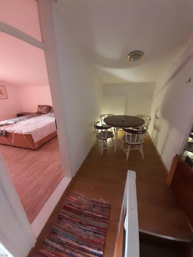 טוזלה Rooms & Apartment Gh Pasha מראה חיצוני תמונה