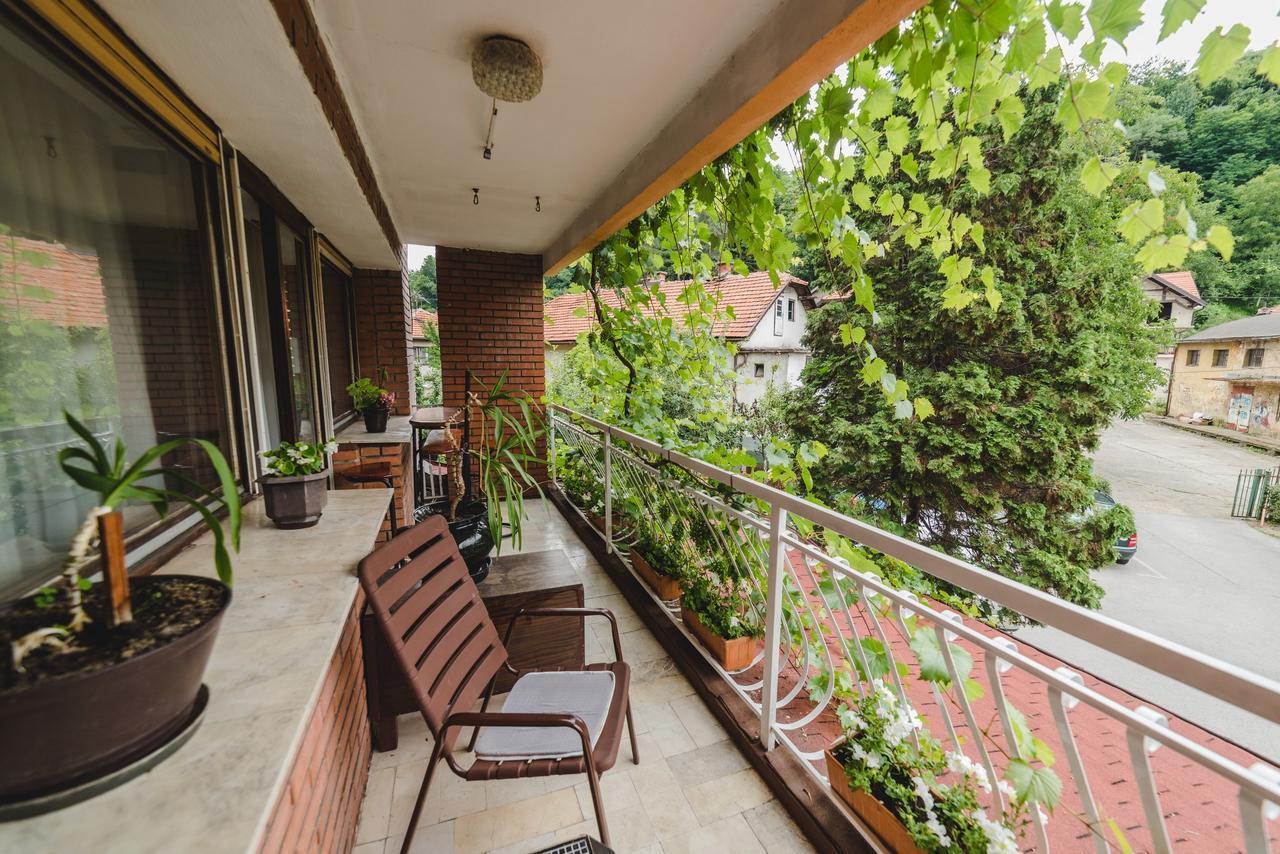 טוזלה Rooms & Apartment Gh Pasha מראה חיצוני תמונה