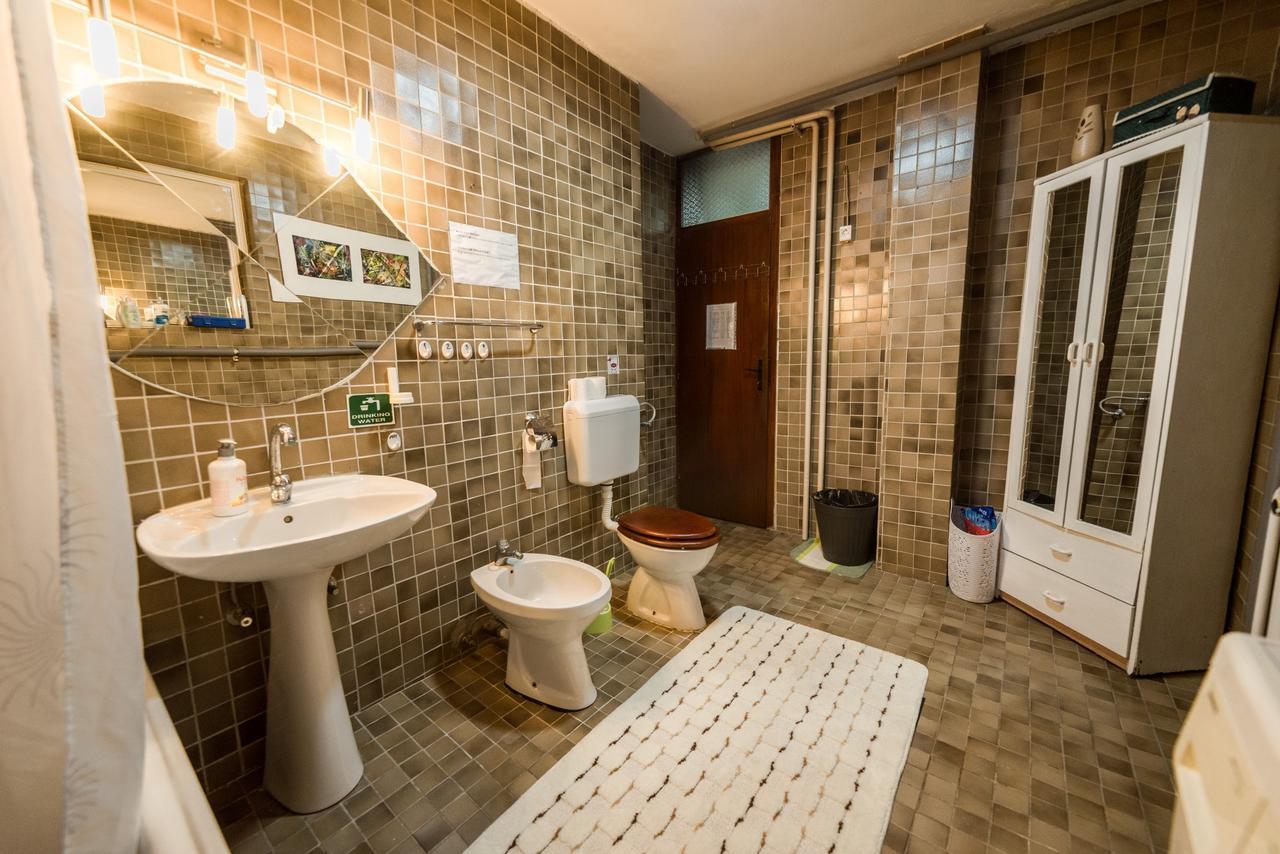 טוזלה Rooms & Apartment Gh Pasha חדר תמונה